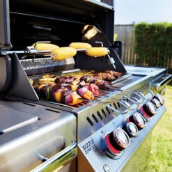 Rôtissoire Inox Pour Barbecue Napoleon Prestige PRO 500 Et Lex 485 -Barbecue Étagères Magasin pro500rsib 2 close up food on grill gas on napoleon grills 1